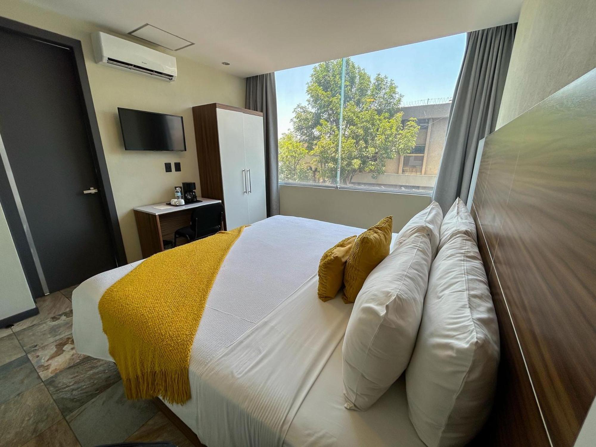 Hvh By Yaxche Hotel